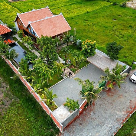 Isann Lodge Siem Reap Exterior photo