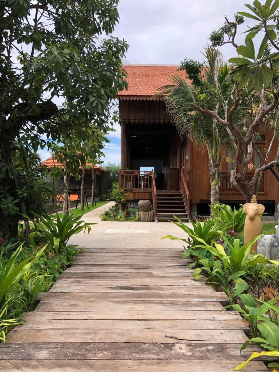 Isann Lodge Siem Reap Exterior photo